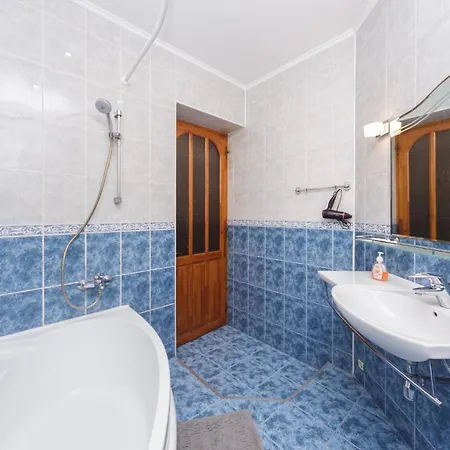 Apartment Zhukovskogo 17