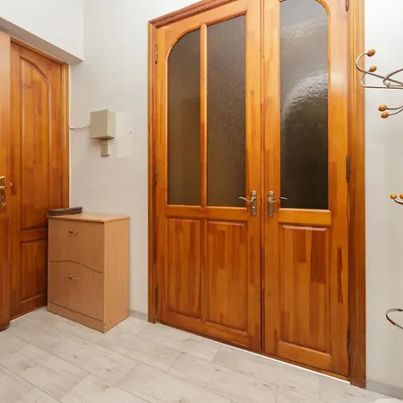 Zhukovskogo 17 דירה *